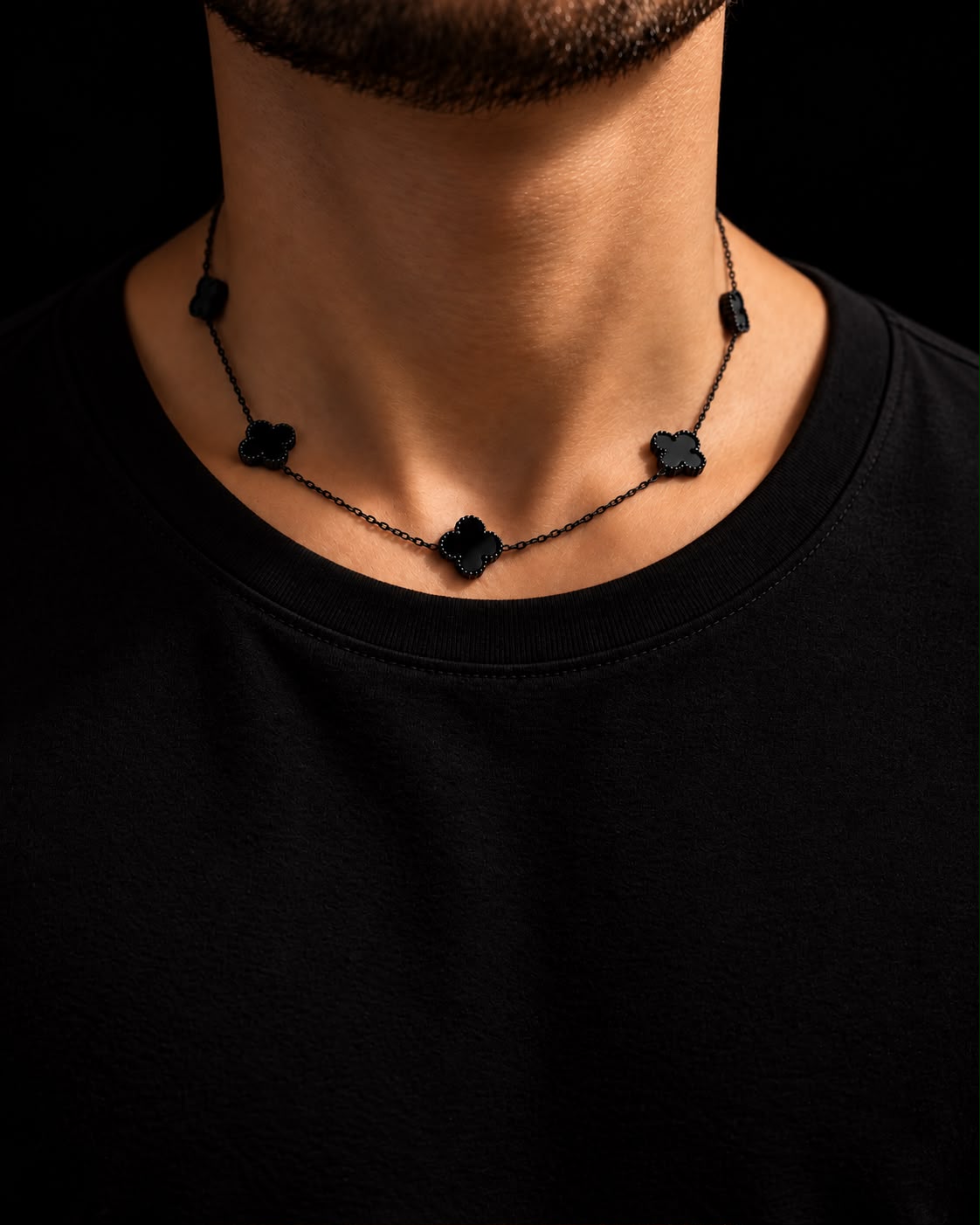 BLACK CLOVER NECK
