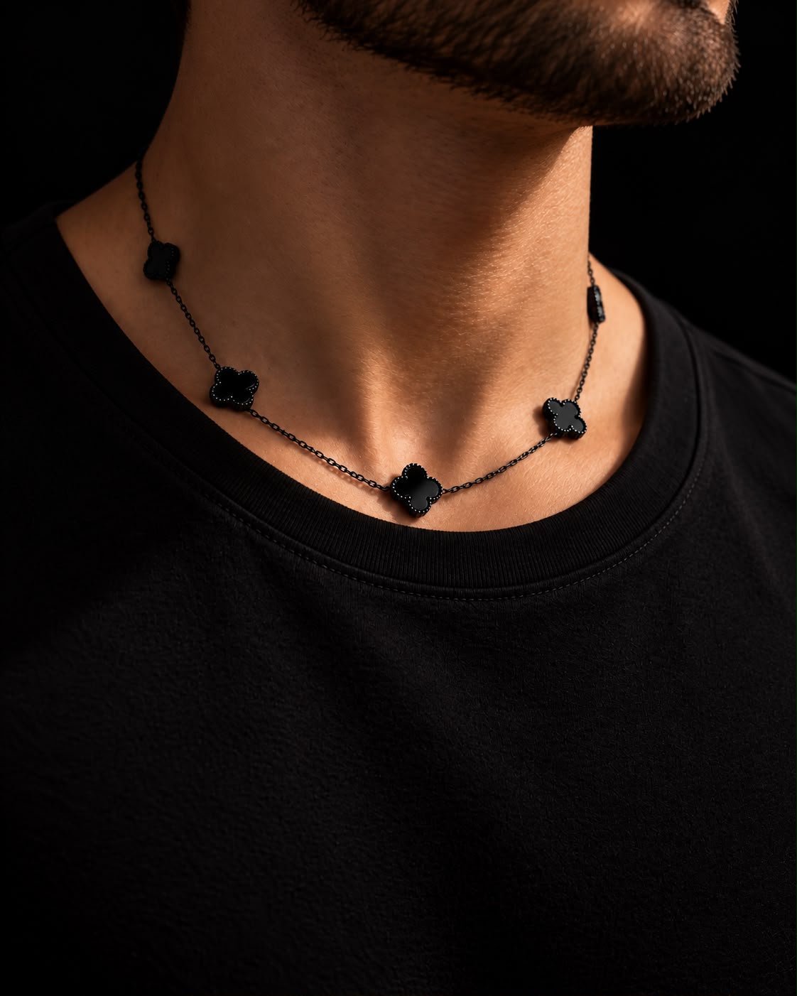 BLACK CLOVER NECK