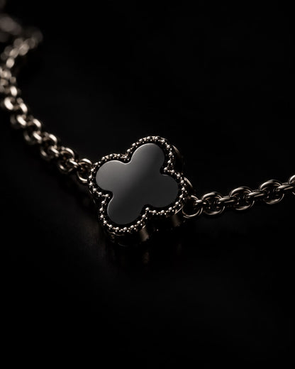 BLACK CLOVER NECK