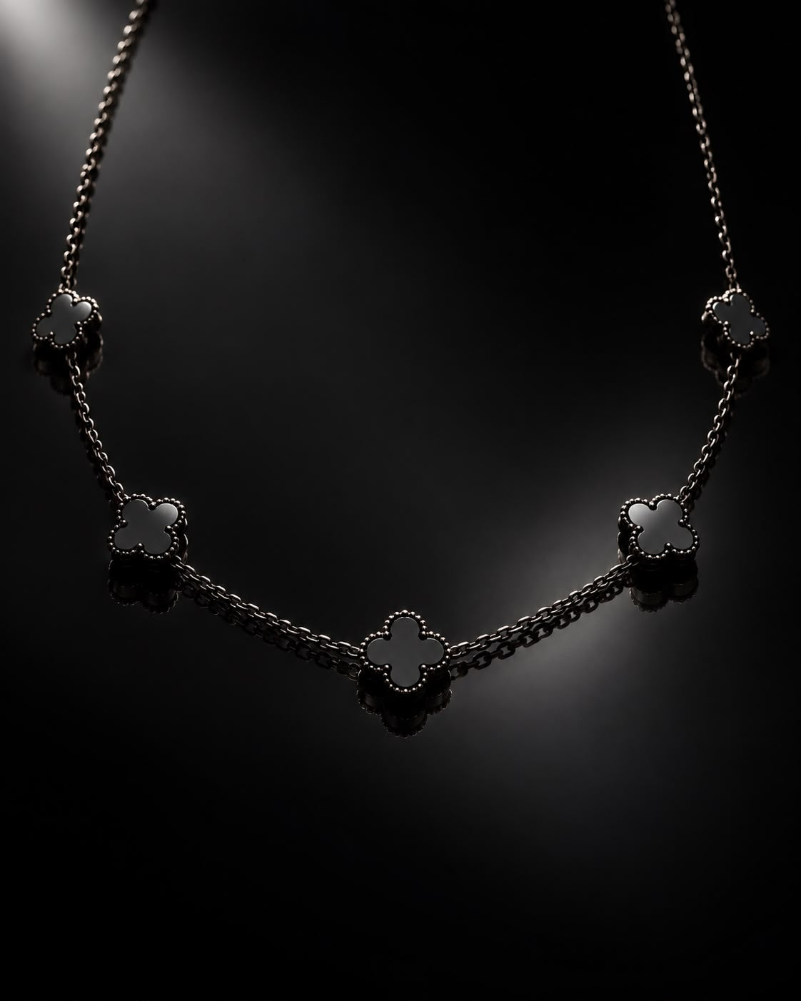 BLACK CLOVER NECK